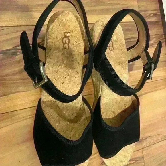 UGG platform women’s strap sandals - Picture 3 of 4